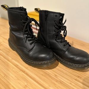 Dr. Martens YOUTH 1460 SOFTY T LEATHER LACE UP BOOTS size 5 US